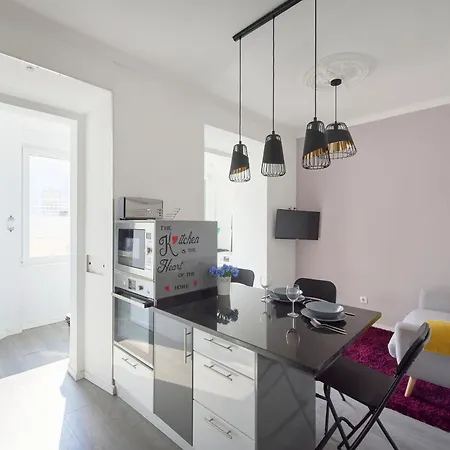 Elegant 3-bedroom With Tejo River View In Alameda 아파트 리스본