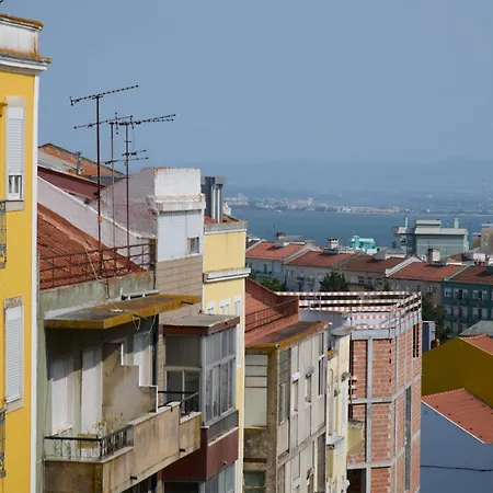 Апартаменты Elegant 3-bedroom With Tejo River View In Alameda