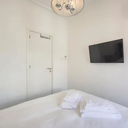 Elegant 3-bedroom With Tejo River View In Alameda Апартаменты *