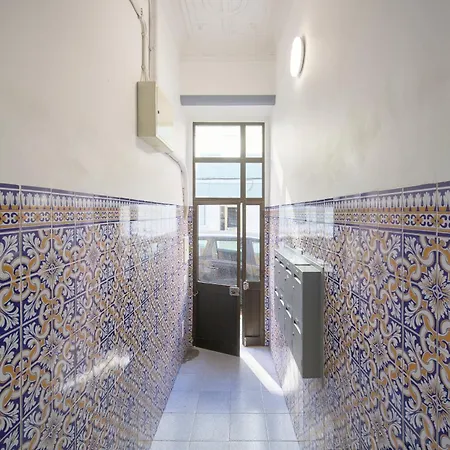 Elegant 3-bedroom With Tejo River View In Alameda 리스본