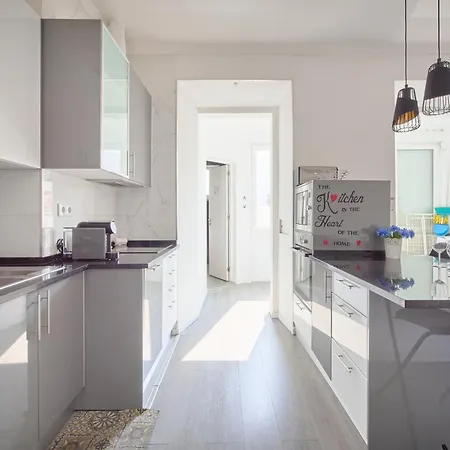 Elegant 3-bedroom With Tejo River View In Alameda 아파트 리스본