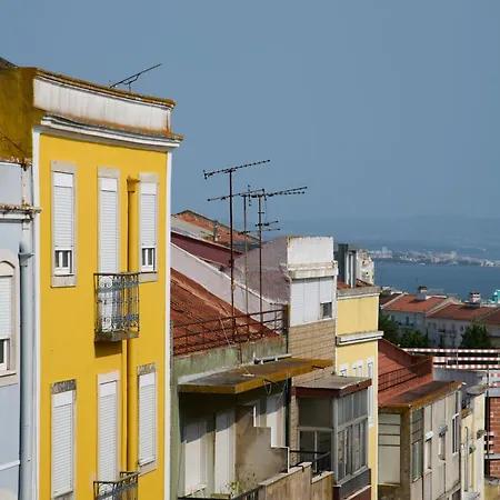 아파트 Elegant 3-bedroom With Tejo River View In Alameda *