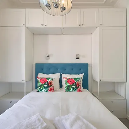 Апартаменты Elegant 3-bedroom With Tejo River View In Alameda