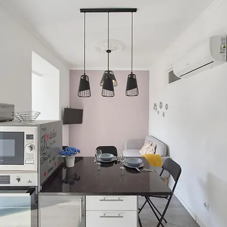 Elegant 3-bedroom With Tejo River View In Alameda * Лиссабон