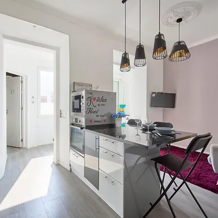 Elegant 3-bedroom With Tejo River View In Alameda 아파트 리스본