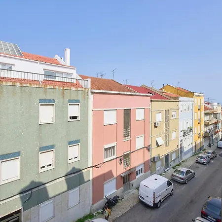 아파트 Elegant 3-bedroom With Tejo River View In Alameda *