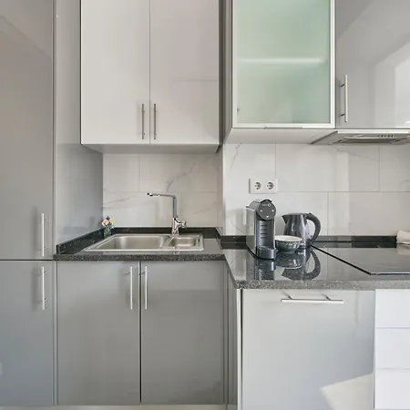 Elegant 3-bedroom With Tejo River View In Alameda * 리스본