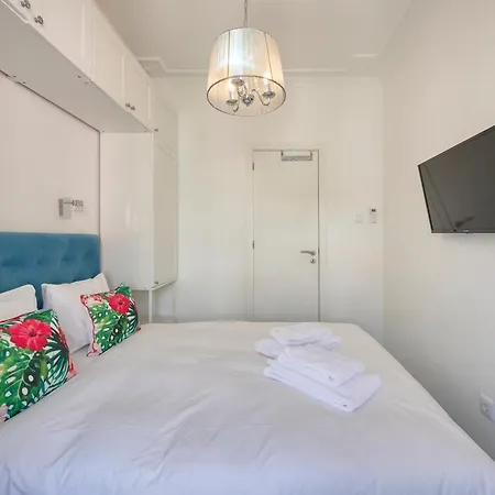 아파트 Elegant 3-bedroom With Tejo River View In Alameda *