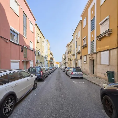 Elegant 3-bedroom With Tejo River View In Alameda Lisboa